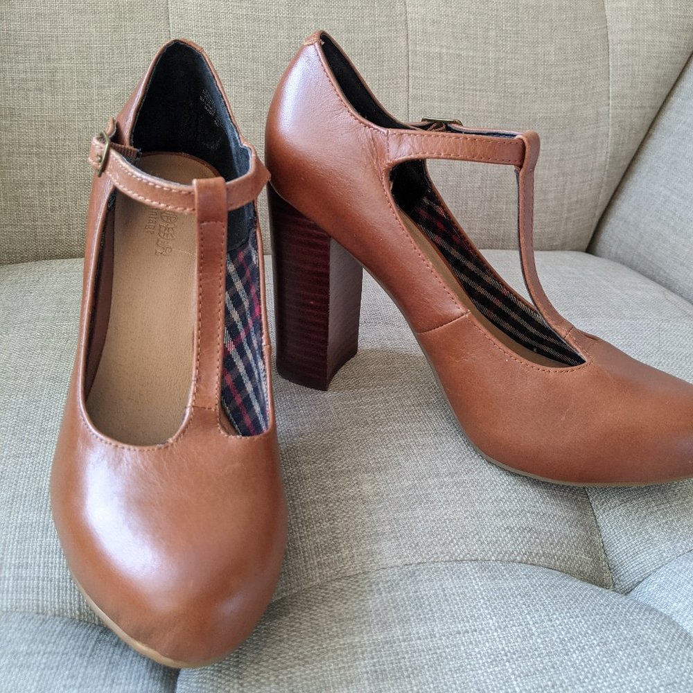 Size 6 Crown Vintage Brand Leather Block Heels